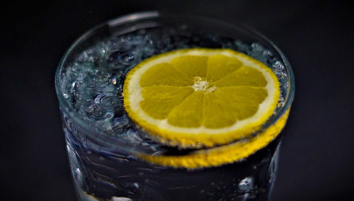 refréscate con una original y saludable limonada negra - 1