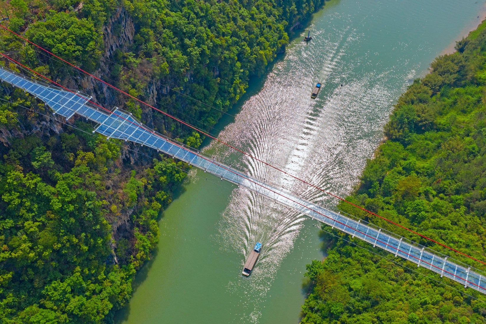 china tiene el puente de cristal más largo del mundo - 1