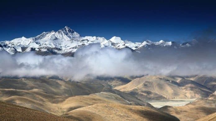 ¿El Everest es más alto que el año anterior?