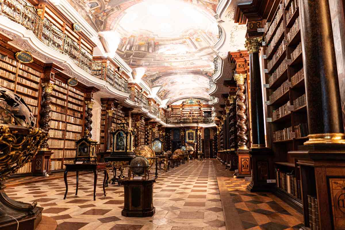 klementinum, la biblioteca más hermosa del mundo