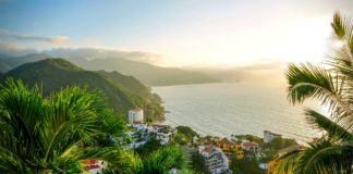 Puerto Vallarta ganador como Mejor destino de osio en México