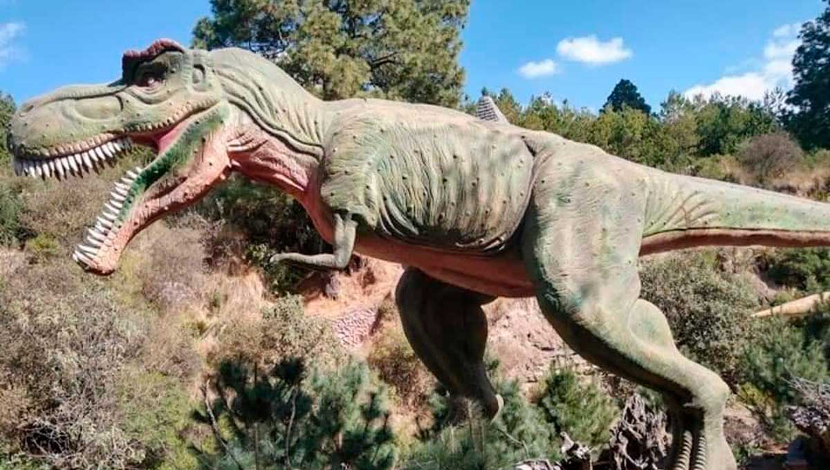 Demuestra tu valentía entre dinosaurios, laberintos y cabañas en Volcanic  Park - Mexico Travel Channel