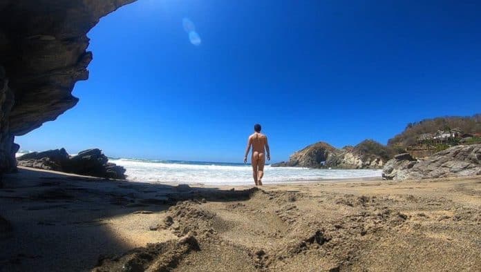 Zipolite cancels its 2021 nudist meeting due to Covid-19