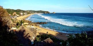 Zipolite la única playa nudista en México