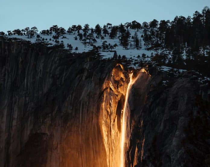 ¿Cuándo ver la "Cascada de Fuego" en Yosemite?