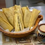 Atole, el fiel acompañante de los tamales