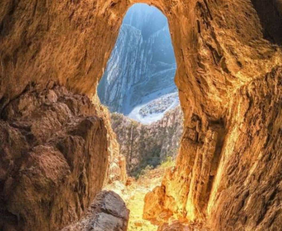 cueva de la virgen, una imponente ventana natural