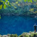 Cenote manatí, un paraíso azul eléctrico que converge con el mar