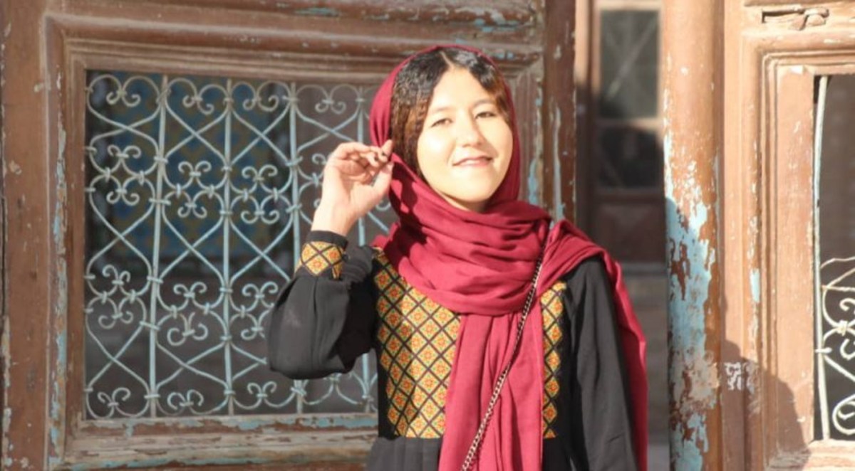 Fátima: la primera mujer guía turística de Afganistán