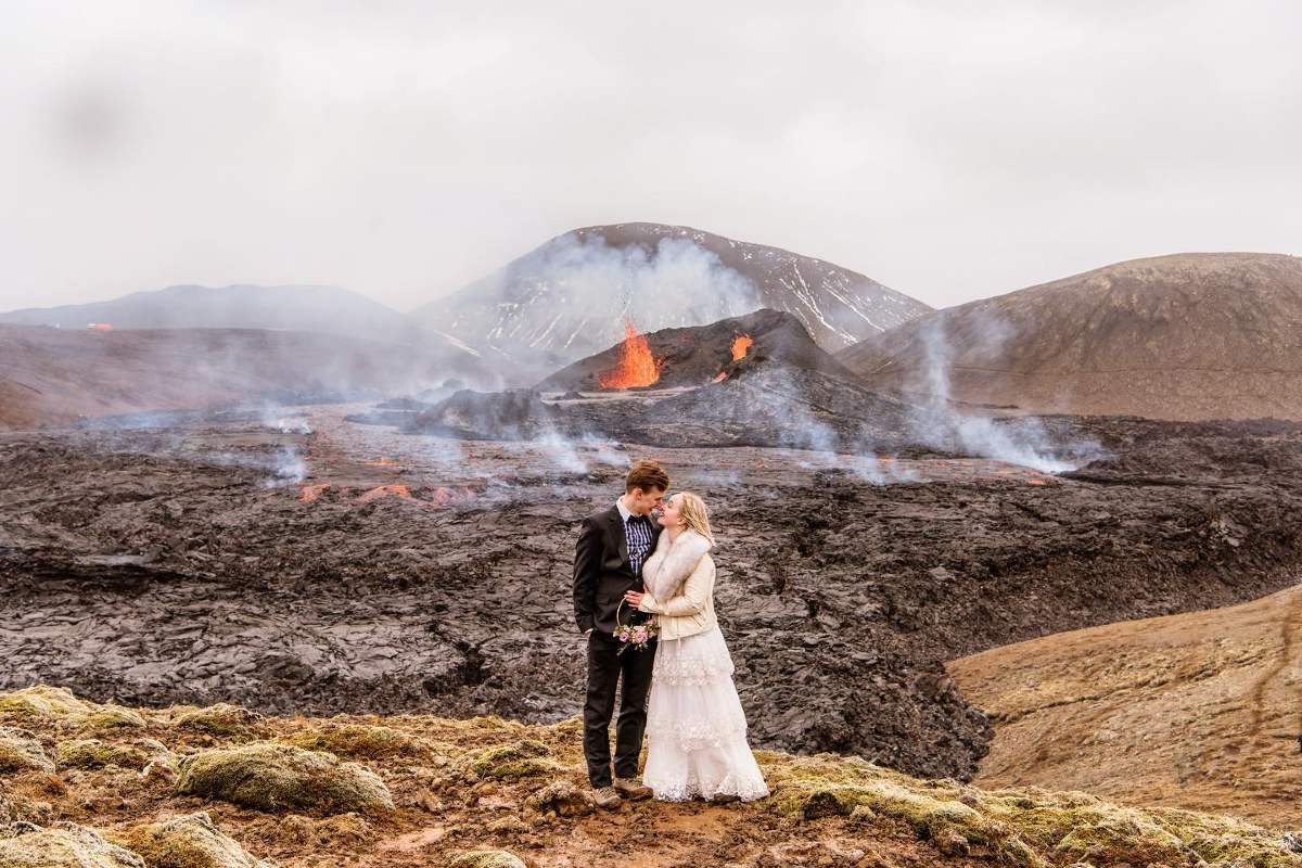video: pareja toma sesión de fotos de su boda en volcán en erupción