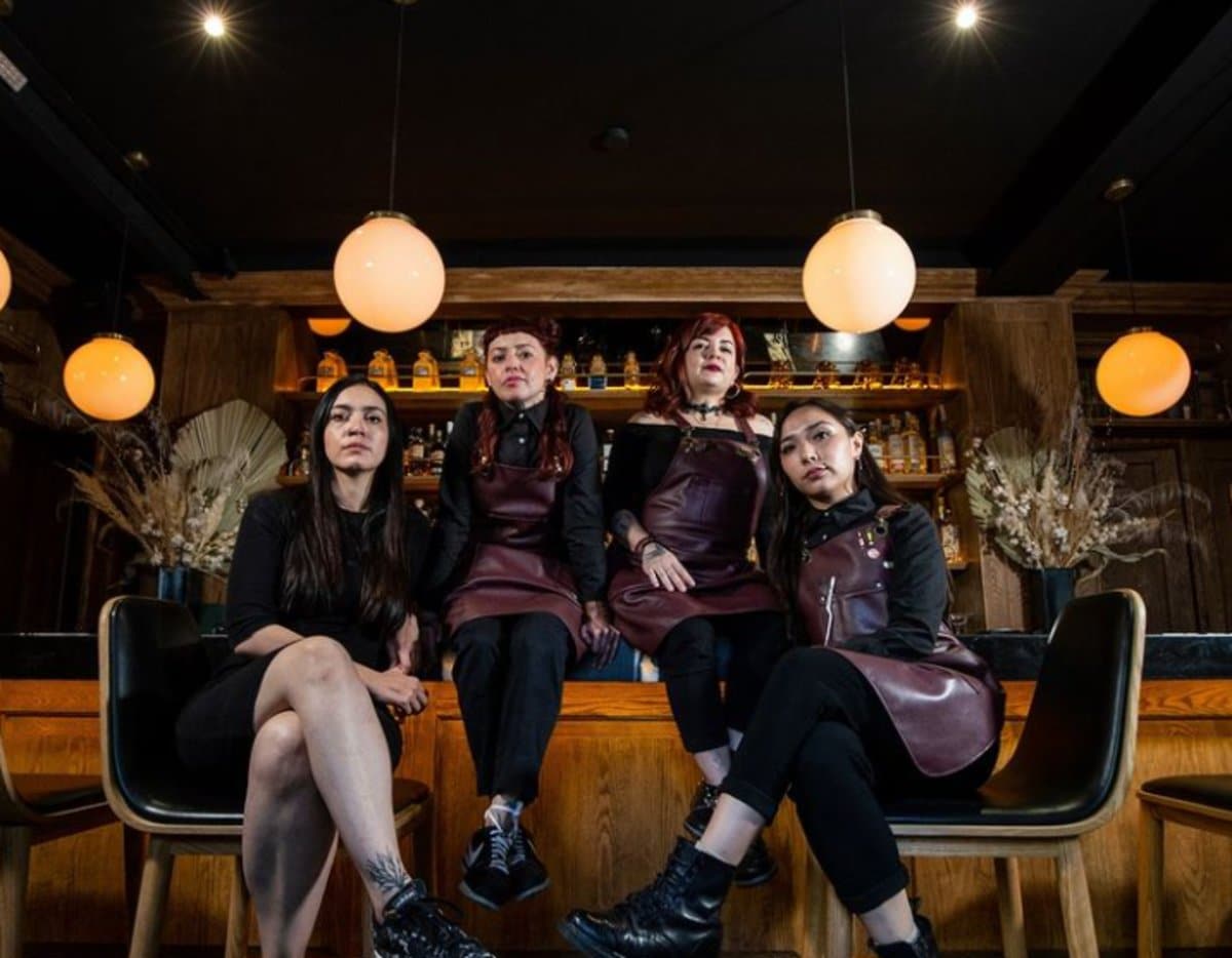 brujas: el cocktail bar capitalino con pócimas mexicanas y liderado por mujeres