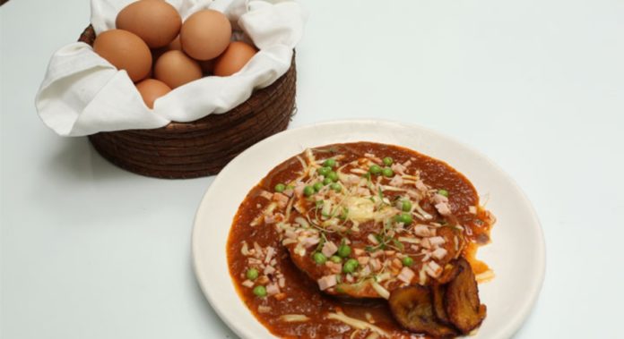 Huevos motuleños: el desayuno yucateco que te sacará una sonrisa