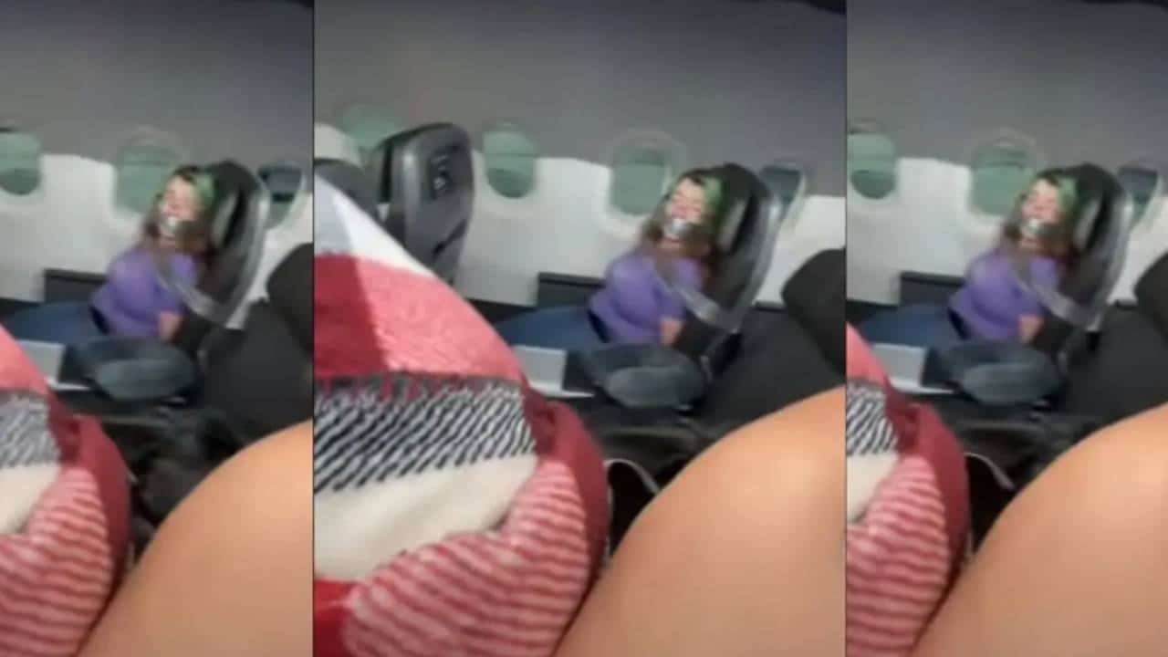 mujer amarrada en aviónfo