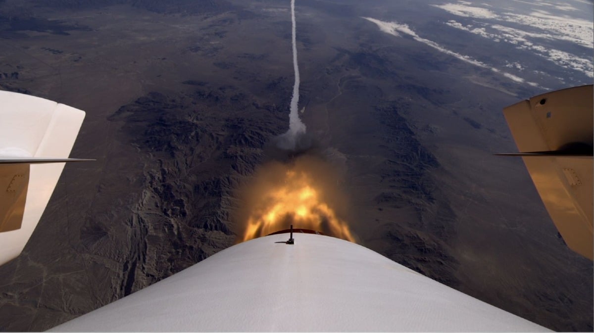 VIDEO: Virgin Galactic lleva a los primeros turistas al espacio con éxito