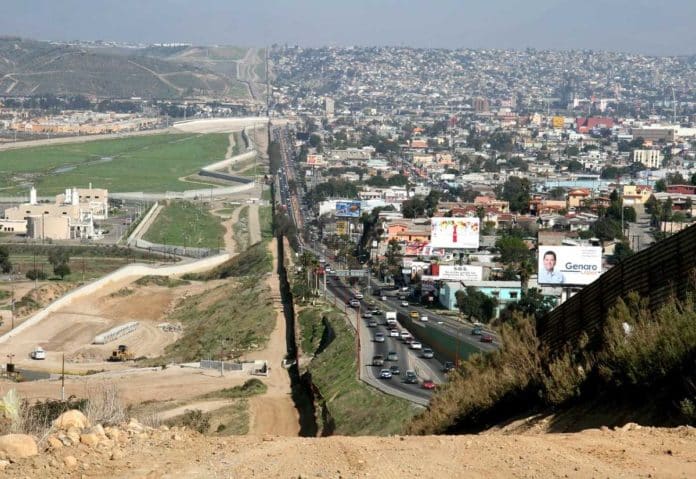 ¿Cuándo abrirá la frontera terrestre entre México y EU?