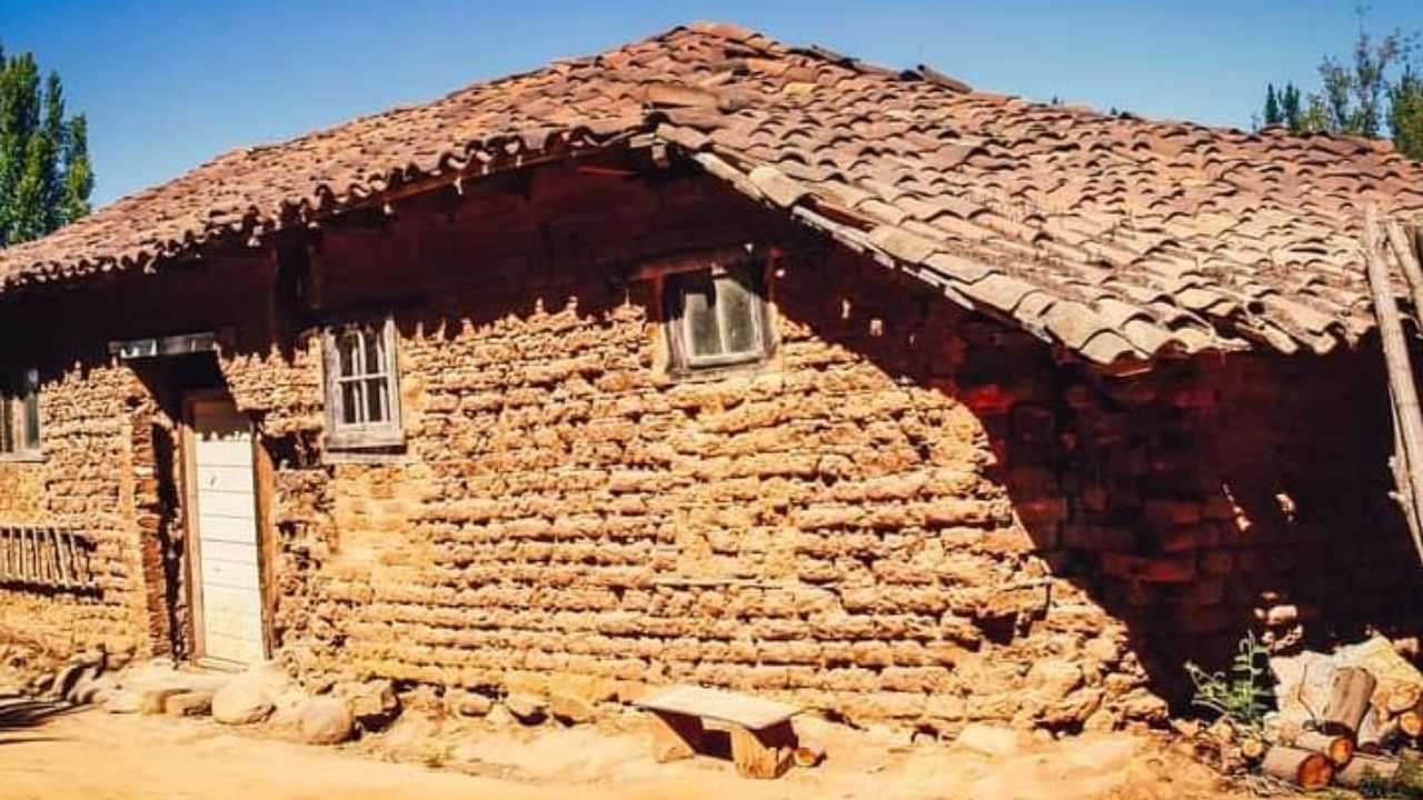 Casas de adobe, en peligro de desaparecer en México