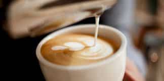 Café con leche en CDMX, tan lindos que te sacarán una sonrisa y no querrás beberlos