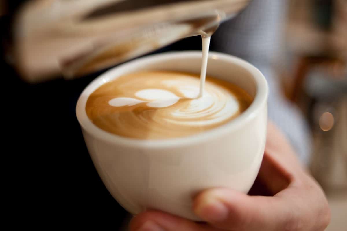 café con leche en cdmx, tan lindos que te sacarán una sonrisa y no querrás beberlos
