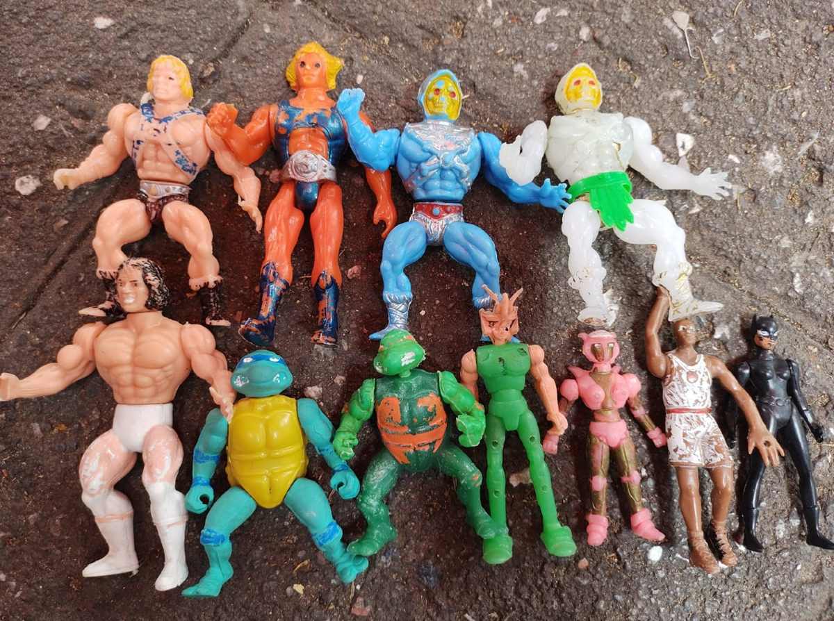 Historia de los juguetes de plástico, esos que venían con todo y rebaba