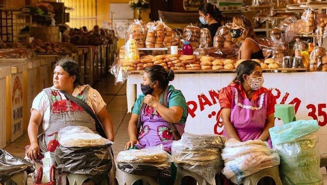 Mercado De Ocotl N Y Su Viernes De Plaza En Oaxaca