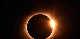 Eclipse solar "anillo de fuego"