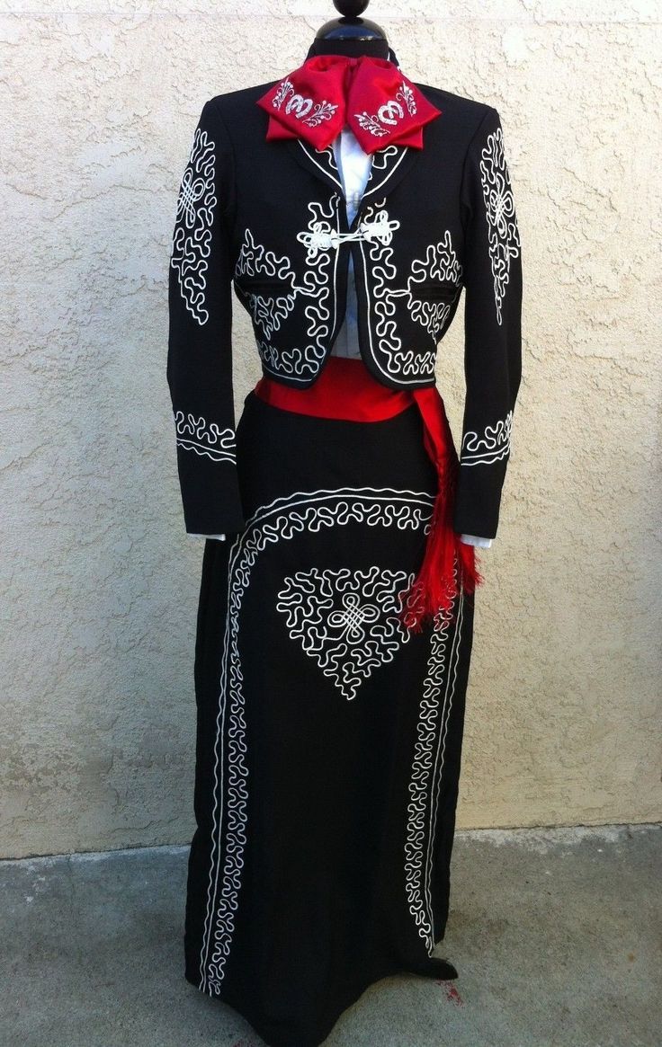 escaramuza. traje típico mujer jalisco