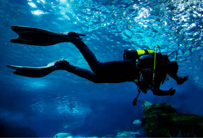 Buceadora promueve turismo sostenible en el Mar de Cortés