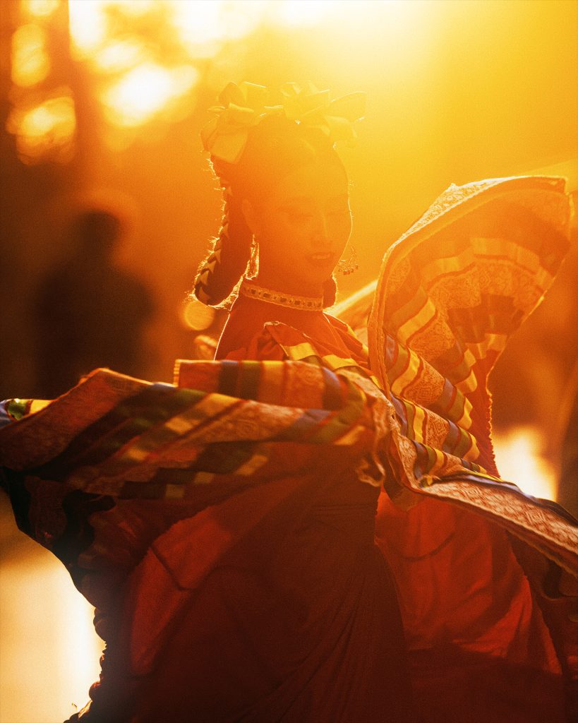 Baile típico. Trajes regionales. Mexico y sus tradiciones.