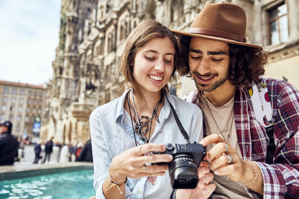 Estrategias para encontrar ofertas de viajes. Viajeros.