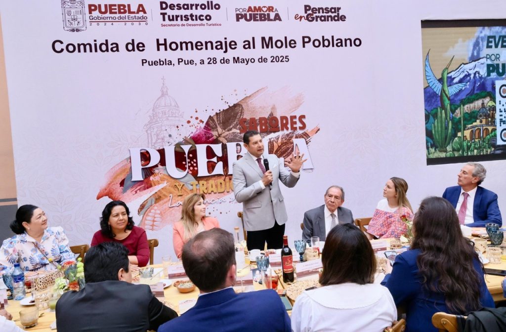 Ceremonia de homenaje de Puebla con el gobernador Alejandro Armenta