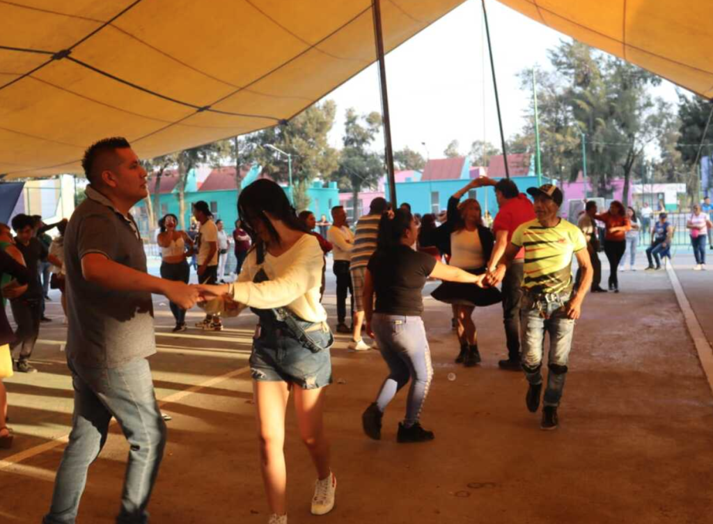Baile con sonidero en Iztapalapa por el Día del Padre