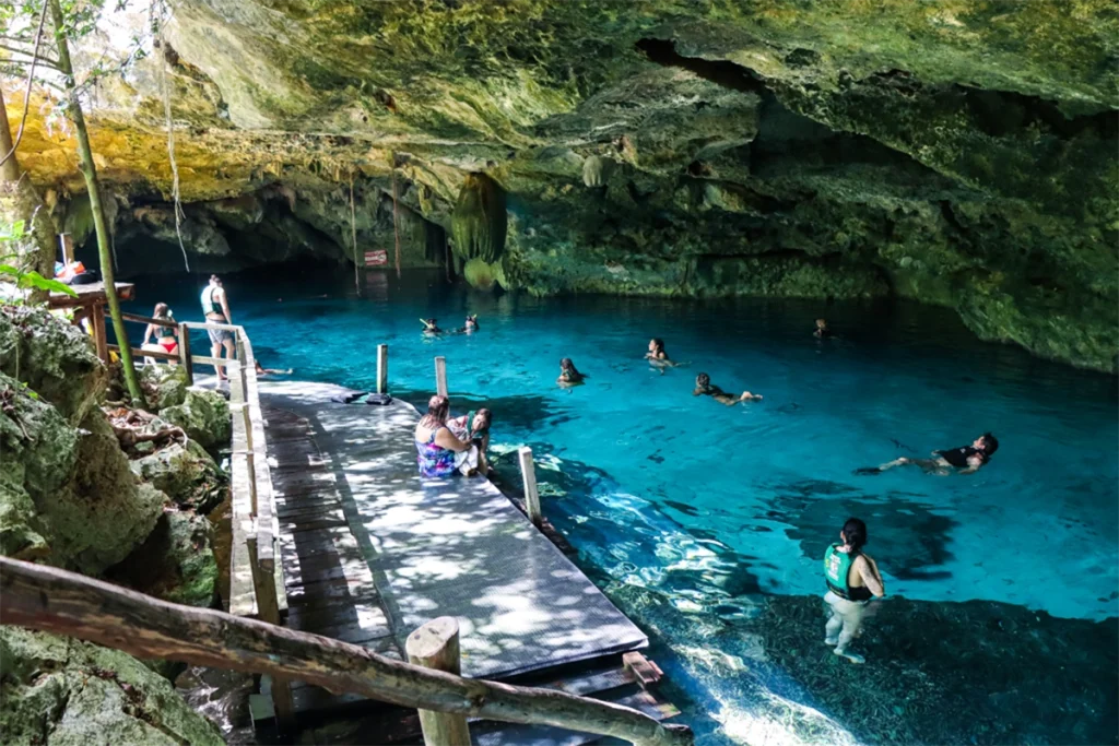 Cenote Dos Ojos (Tulum)