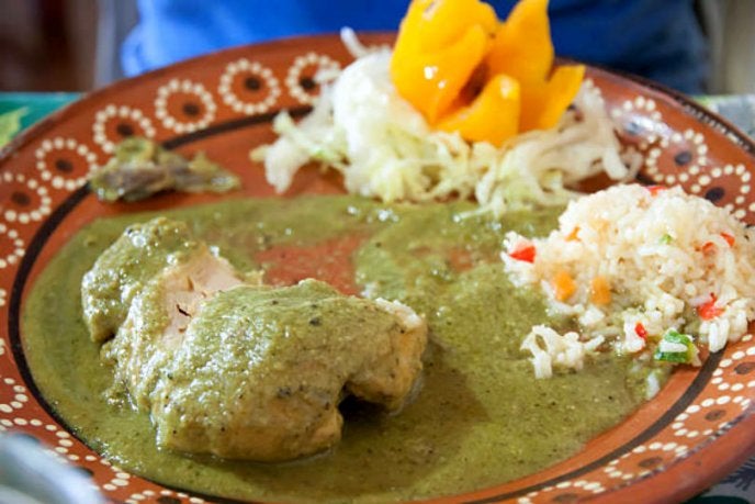 Nopales en mole verde con cerdo