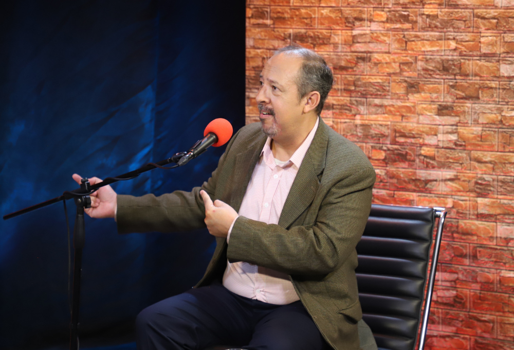 Alejandro Orozco: el guionista mexicano que inspira con historias y paternidad (¡Una charla íntima en “TITANES”)