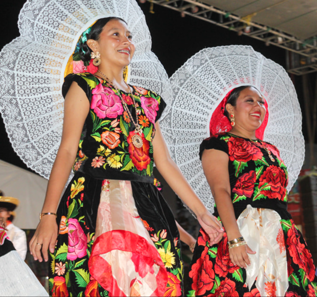 La Guelaguetza, originaria del estado de Oaxaca, es una de las festividades culturales más importantes y coloridas de nuestro país.