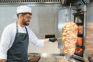 La historia del taco al pastor: ¡De Oriente Medio a la calle mexicana!