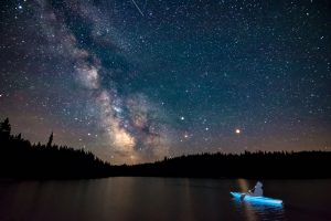 Kayak nocturno en manglares. ¡Aventuras bajo estrellas y bioluminiscencia!