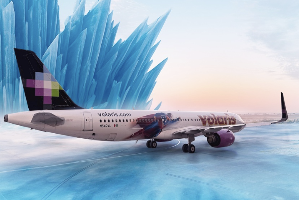el avión Superman volará a través de la extensa red de rutas de Volaris
