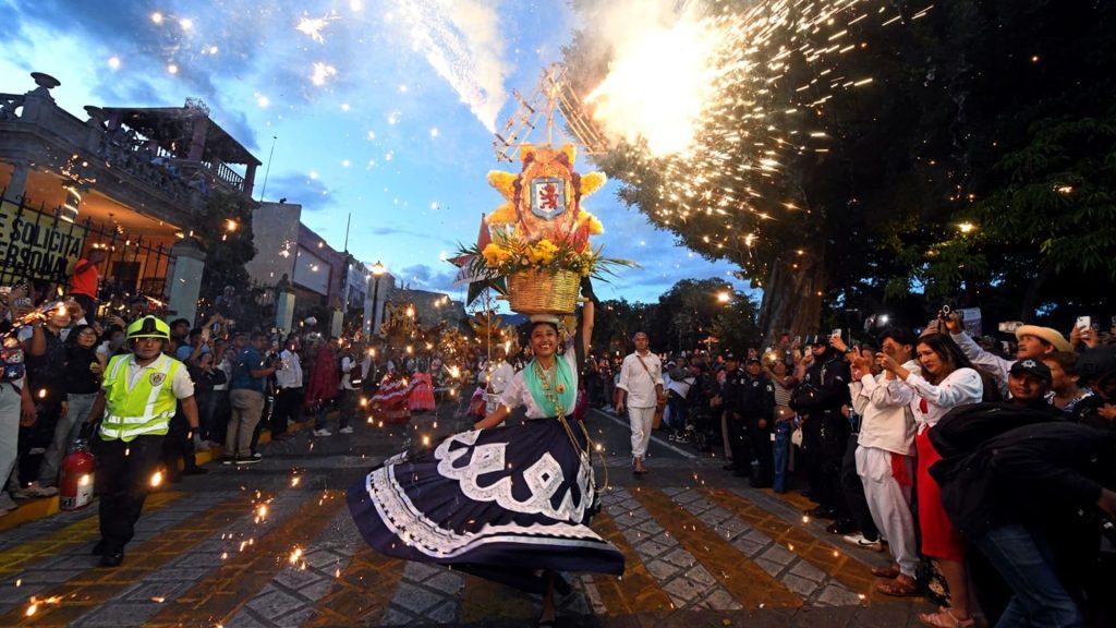 Segundo Desfile de Delegaciones Guelaguetza 2025
