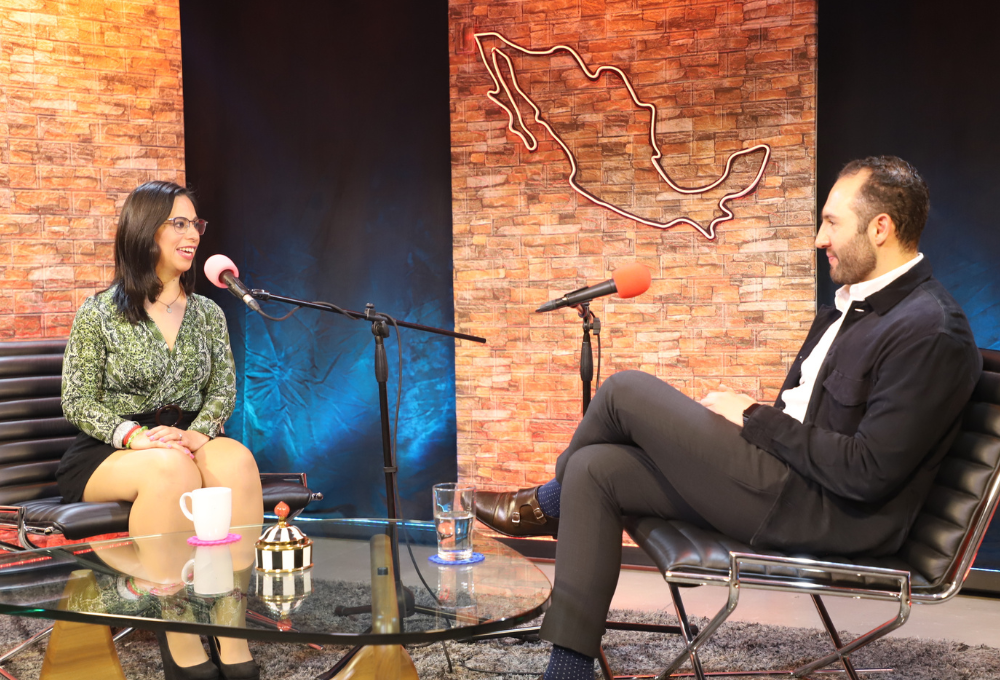 Javier Uhthoff Rojo en Titanes, entrevistado por Margarita Jasso.