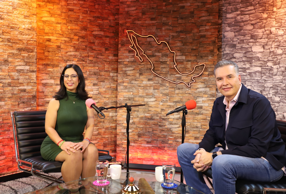 Senador Waldo Fernández y Margarita Jasso, en TITANES