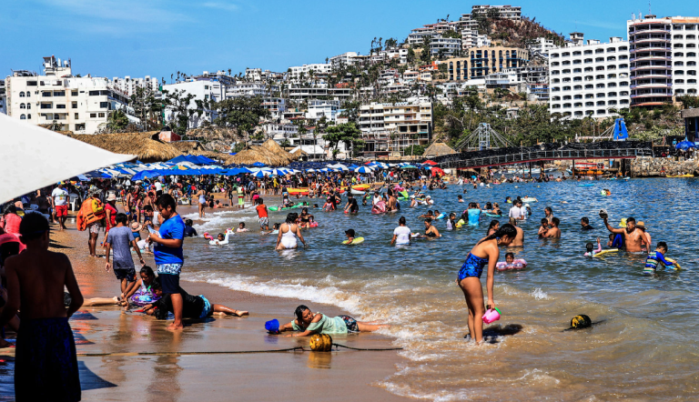 Las vacaciones de verano 2025 impulsan la llegada de turistas en Guerrero