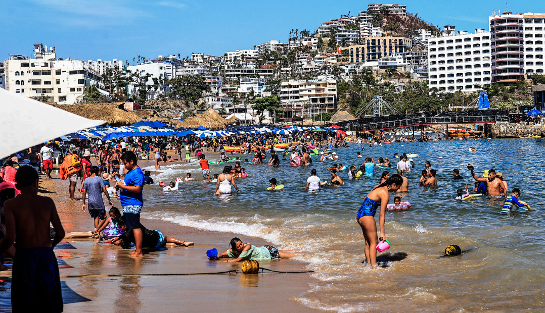 Las vacaciones de verano 2025 impulsan la llegada de turistas en Guerrero