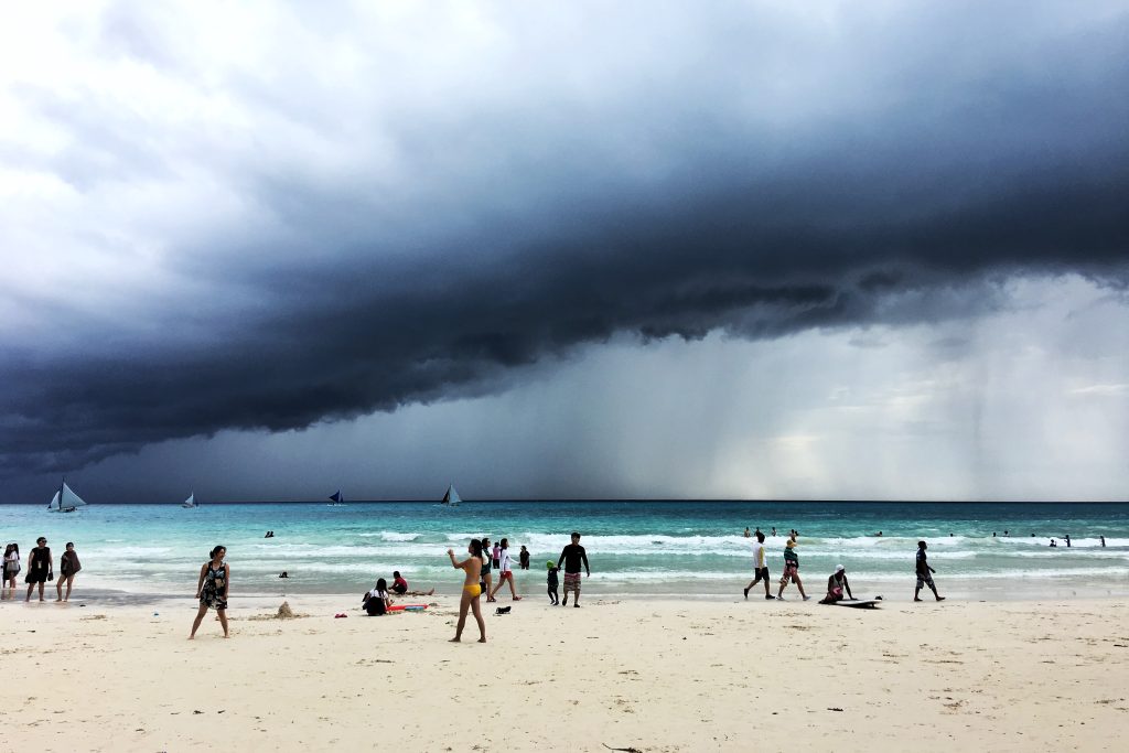 Conoce cómo prepararte ante una tormenta tropical en México: ¡Guía de prevención para zonas costeras!