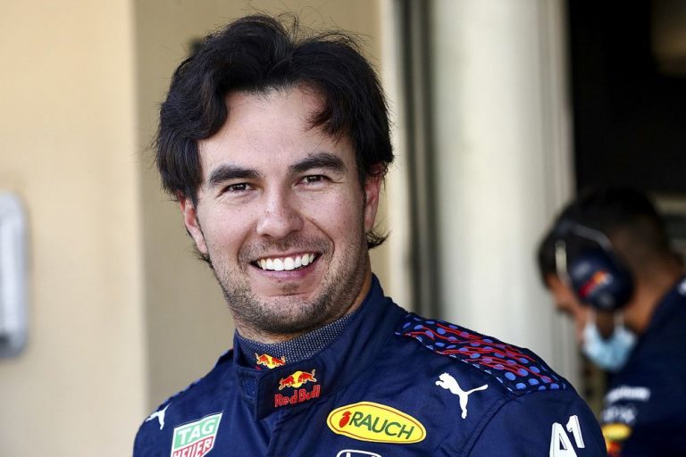Orgullo nacional: ¡Checo Pérez vuelve a la F1 al firmar con Cadillac!