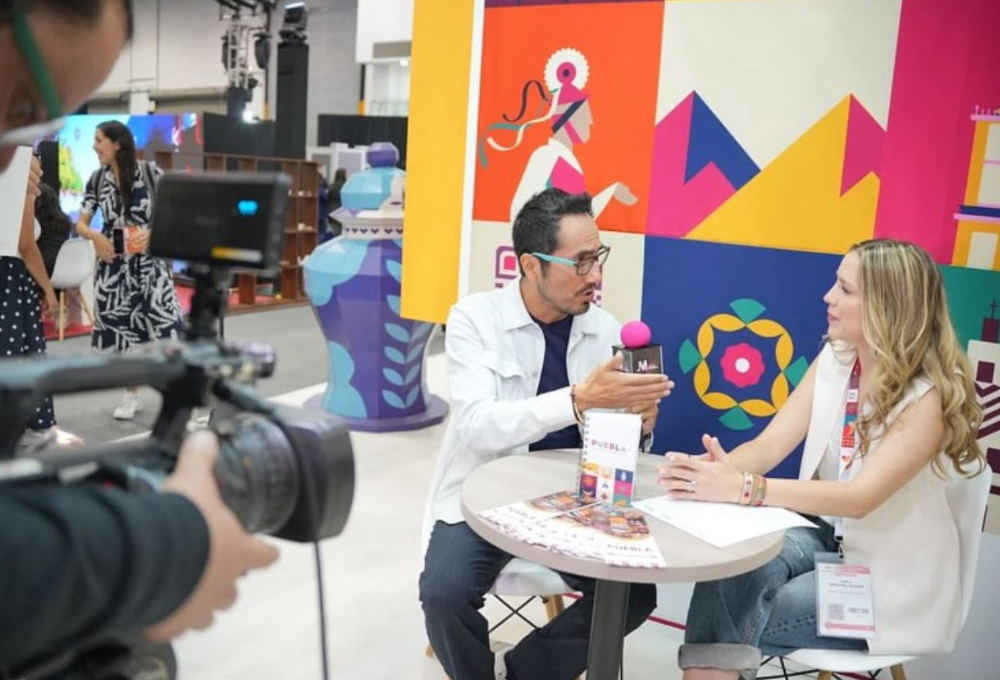 Carla López-Malo, Secretaría de Desarrollo Turístico de Puebla, y Gustavo Silva González, reportero de México Travel Channel.