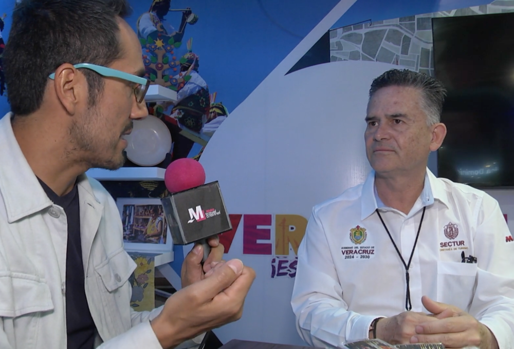 Secretario de Turismo de Veracruz, Igor Rojí, y reportero Gustavo Silva González