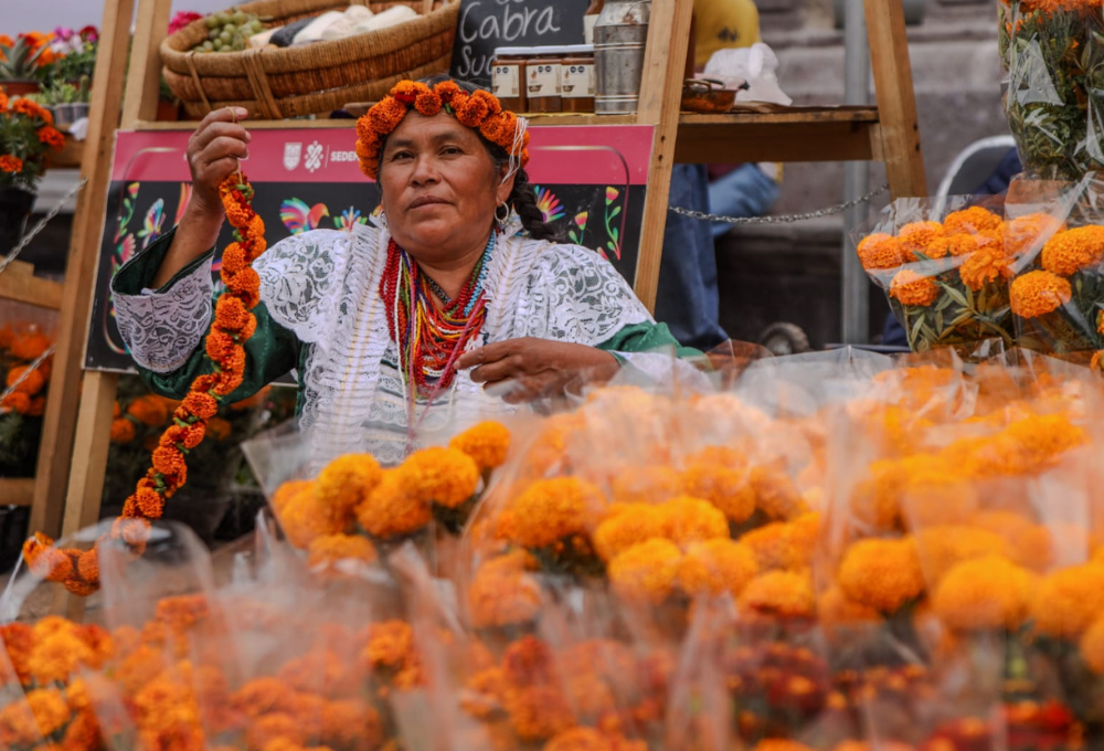 Feria de Flores de Cempasúchil en Paseo de la Reforma