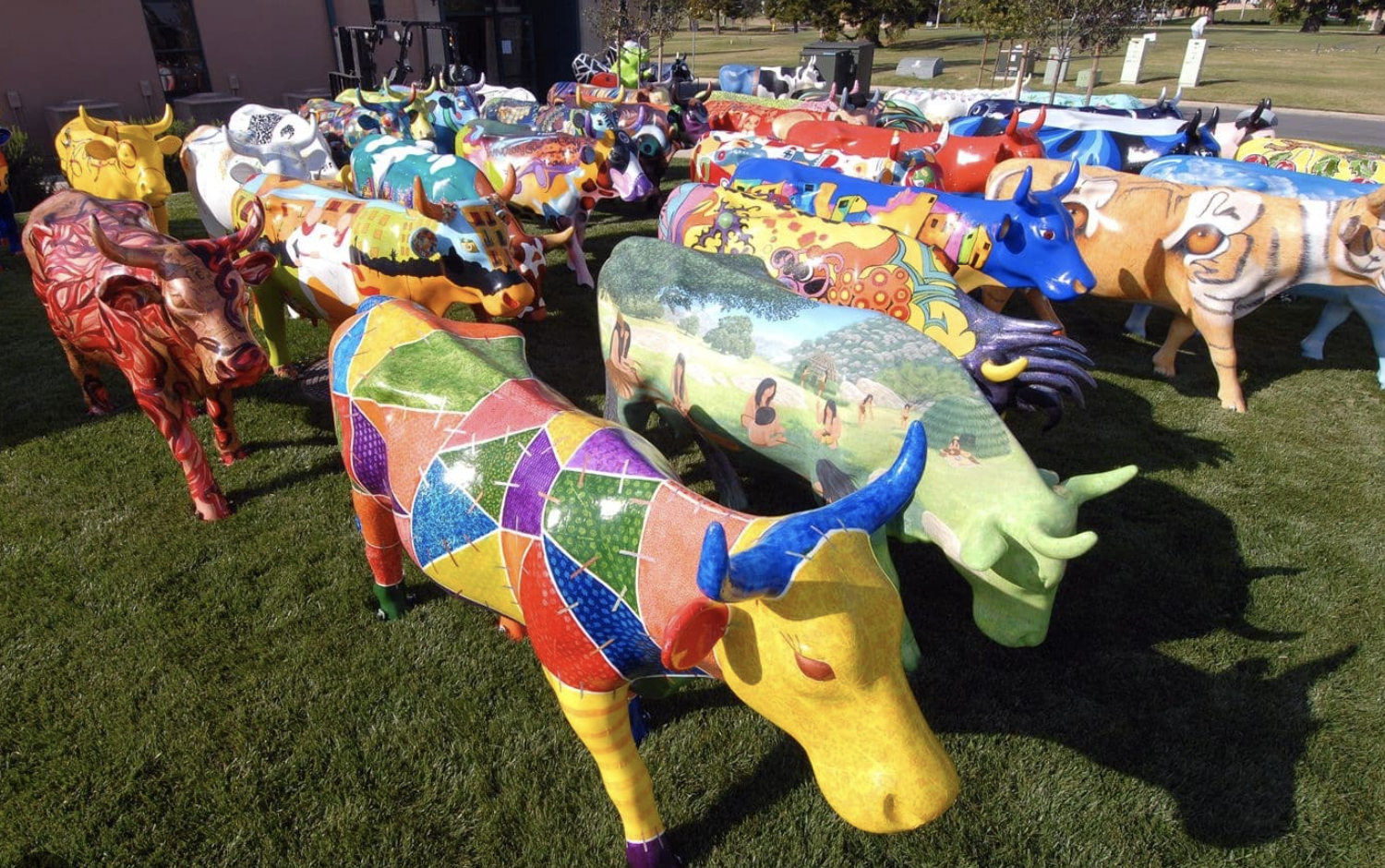 Cow Parade 2025, una exposición de arte urbano