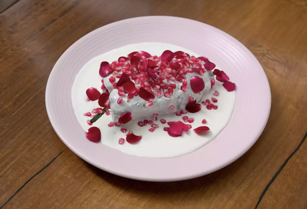 Chile en nogada, Carmela y Sal.